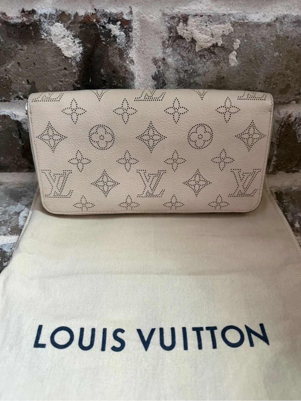 Louis Vuitton Mahina Amelia Wallet